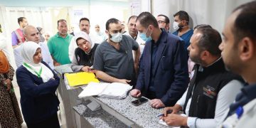 نائب وزير الصحة يتفقد المنشآت الصحية بالشرقية ويوجه بتوفير كرسي أسنان بمركز طبي منيا القمح وصرف مكافأة للمتميزين