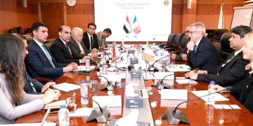 وزير الصناعة يبحث مع سفير أيرلندا لدى مصر وممثلي هيئة المشروعات الأيرلندية Enterprise Ireland فرص تعزيز التعاون الصناعي بين البلدين