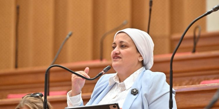 النائبة سناء السعيد تتقدم بطلب اقتراح برغبة بشأن سرعة استكمال ورصف الطريق الرابط بين مجمع مصنع منتجات الرمان وسوق الجملة بمركزي البداري وساحل سليم وطريق الجيش الشرقي
