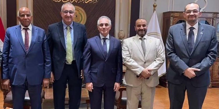 وفد من “حماة الوطن” بالمنيا يزور وزير العدل