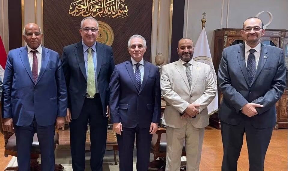 وفد من “حماة الوطن” بالمنيا يزور وزير العدل
