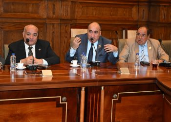 عمرو رشاد يشارك اجتماع لجنة الإسكان مع إدارة الإنفاق بوزارة النقل ويشيد بإنجازات تطوير البنية التحتية