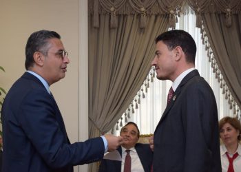 خلال لقائه وزير التموين.. النائب عبد الناصر أبو شعفة يطالب بحلول عاجلة لأزمات الدقيق والوقود ونقص المفتشين بمطروح