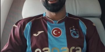 رسميًا.. محمد صلاح بقميص طرابزون سبور التركي | صور
