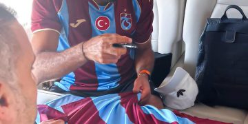 رسميًا.. محمد صلاح بقميص طرابزون سبور التركي
