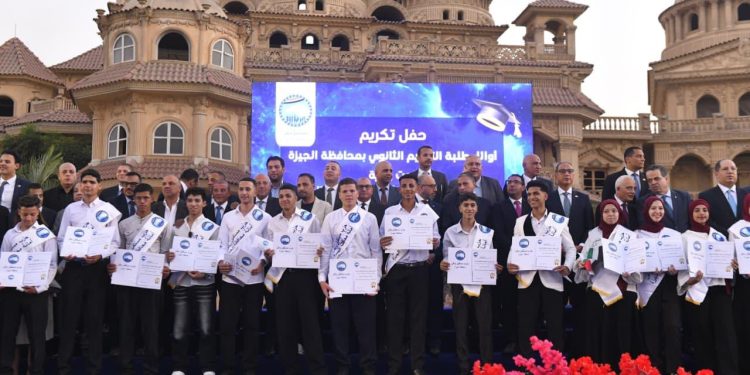 11 رحلة عمرة وجوائز مالية للمتفوقين.. مستقبل وطن يحتفل بأوائل الثانوية العامة والأزهرية والدبلومات الفنية بالجيزة بمشاركة المحافظ