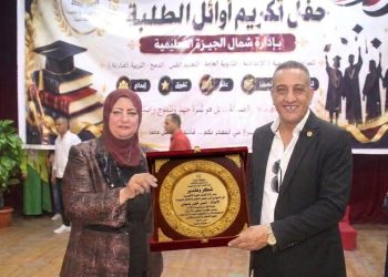 إدارة شمال الجيزة تكرم أنسي خليل باسيلي موجه أول الرياضيات 