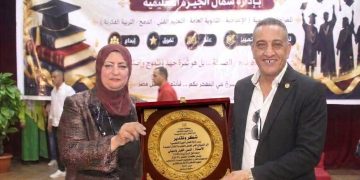 إدارة شمال الجيزة تكرم أنسي خليل باسيلي موجه أول الرياضيات