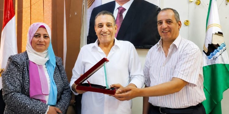 إدارة شمال الجيزة تكرم أنسي خليل باسيلي موجه أول الرياضيات 