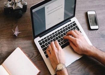 خبيرة اقتصاد مجتمعي: العمل عن بُعد يعزز الإنتاجية ويوفر الوقت والمال