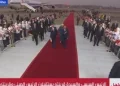الأطفال يرفعون أعلام مصر في استقبال الرئيس السيسي لنظيره الصيني في مطار القاهرة