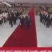 الأطفال يرفعون أعلام مصر في استقبال الرئيس السيسي لنظيره الصيني في مطار القاهرة