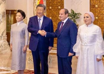الرئيس السيسي وقرينته يصطحبان الرئيس الصيني وقرينته في جولة داخل المتحف المصري الكبير