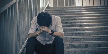 استشاري صحة نفسية: مشاعر الحزن والاكتئاب قد تنتقل إلى الآخرين