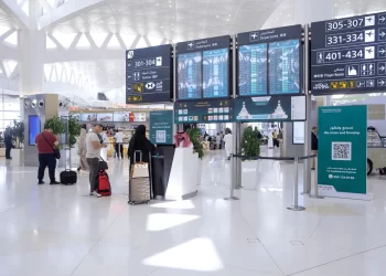 تصاعد ألسنة لهب ودخان قرب مطار الرياض في السعودية