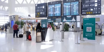 تصاعد ألسنة لهب ودخان قرب مطار الرياض في السعودية