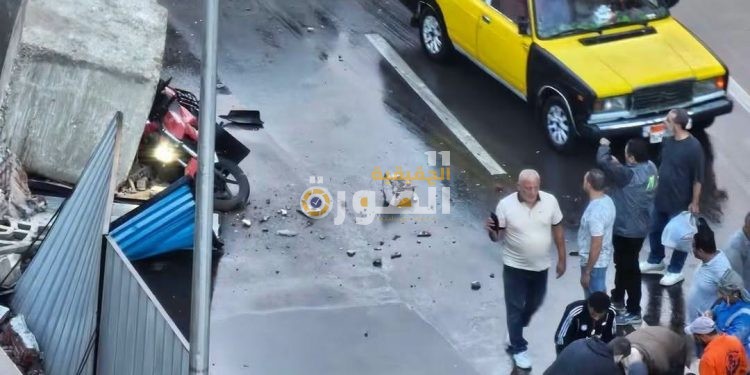 سقوط بلوكات أسمنتية بمنطقة أعمال ترام سيدي جابر في الإسكندرية بسبب الأمطار.. ونجاة عامل وسائق دليفري