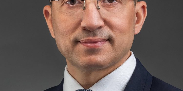 الأستاذ الدكتور حاتم جلال سعيد يتولى رئاسة الجمعية الدولية لجراحة العظام والإصابات (SICOT)