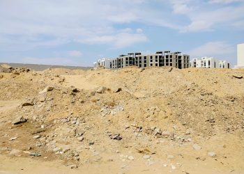سكان 390 فدان بحدائق أكتوبر يستغيثون: ثعابين وعقارب ومخلفات بناء ومخاوف من انتشار المخدرات.. وأين الخدمات؟