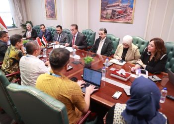وزير الصحة يلتقي نظيره الإندونيسي لبحث الاستفادة من التجارب الناجحة في تمويل وتطوير المنظومات الصحية