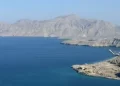 رئيس الأركان الإيراني: لن نسمح للسفن الحربية الأمريكية بدخول الخليج مجددًا.. وتصاعد التوتر في مضيق هرمز