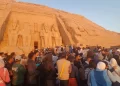 6 آلاف سائح يشهدون تعامد الشمس على وجه رمسيس الثاني بأبوسمبل في قدس الأقداس