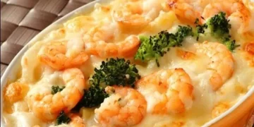 طريقة عمل مكرونة الوايت صوص بالجمبري بقوام كريمي ومذاق المطاعم في 6 خطوات سهلة