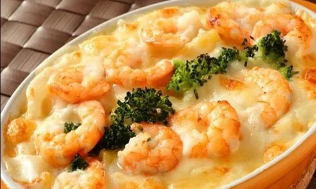 طريقة عمل مكرونة الوايت صوص بالجمبري بقوام كريمي ومذاق المطاعم في 6 خطوات سهلة